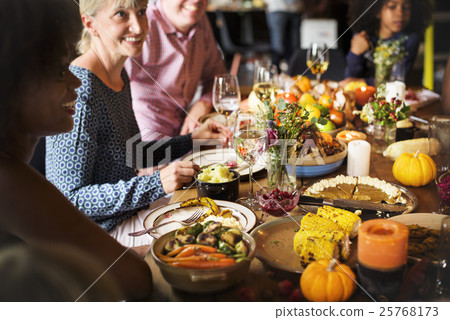 People Celebrating Thanksgiving Holiday Tradition Concept 25768173