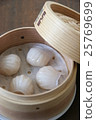 Shrimp steamed dumplings 25769699