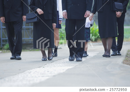 Image of relatives 25772950