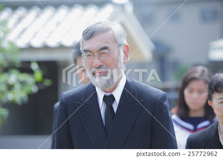 Image of relatives 25772962