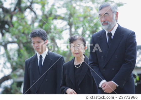 Image of relatives Image of relatives 25772966