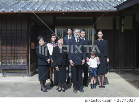 Image of relatives 25773027