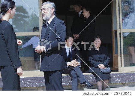 Image of relatives 25773045
