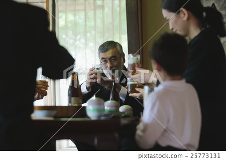 親戚的形象 25773131