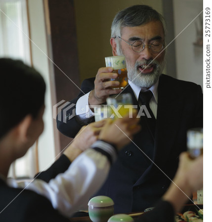 Image of relatives Image of relatives 25773169