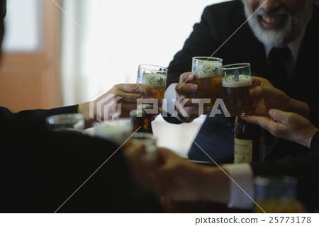 Image of relatives 25773178