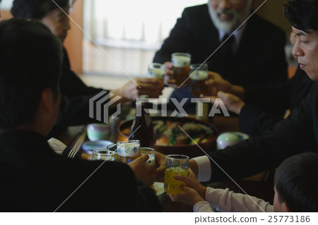 Image of relatives Image of relatives 25773186