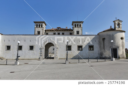 Renaissance castle in Dobrovo, Slovenia 25774198