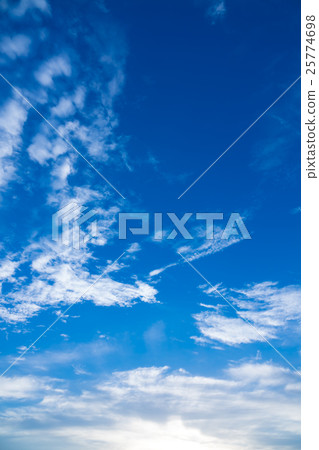 10月上旬的天空和雲彩(藍色更垂直與修飾) 10月上旬的天空和雲彩(藍色更垂直與修飾) 25774698