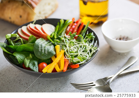 Apple with Spinach salad Apple with Spinach salad 25775933