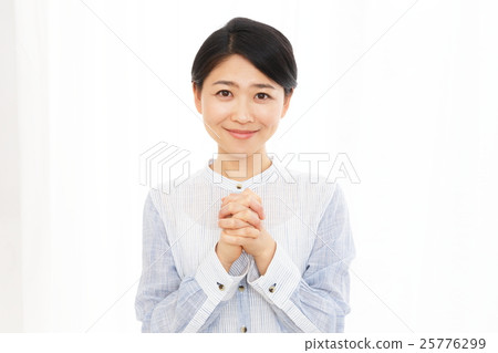 女性祈禱 25776299