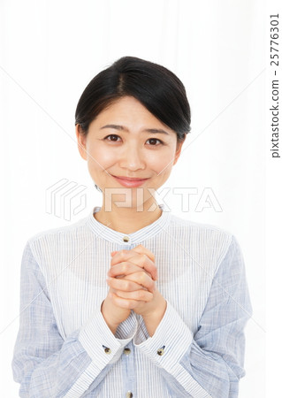 女性祈禱 25776301