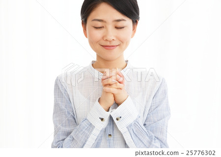 女性祈禱 25776302