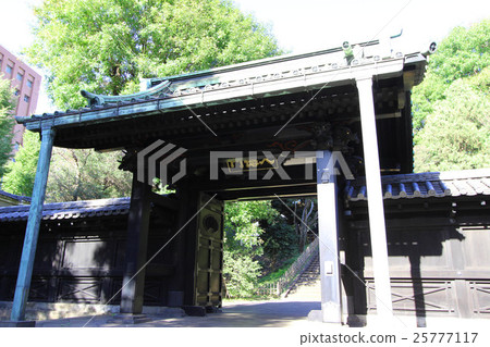 Yushima Shrine entrance gate 25777117