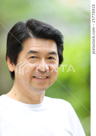 Middle male portrait 25778918
