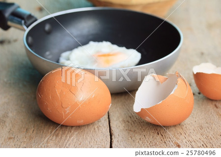 fried egg 25780496