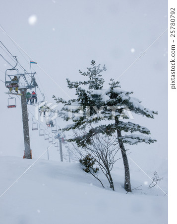 Happo-one ski resort of snow 25780792