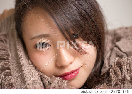 Up of a woman's face 25781386
