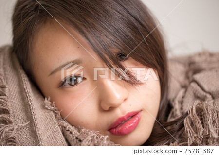 Up of a woman's face 25781387