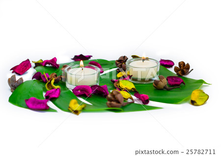 Fresh composition of candles, fragrant potpourri Fresh composition of candles, fragrant potpourri 25782711