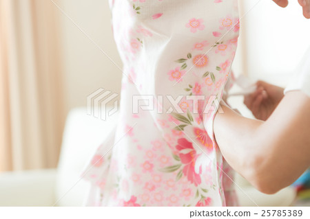 yukata, summer kimono, fitting 25785389