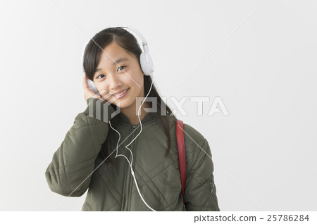 Winter image Junior high school student watching music 25786284