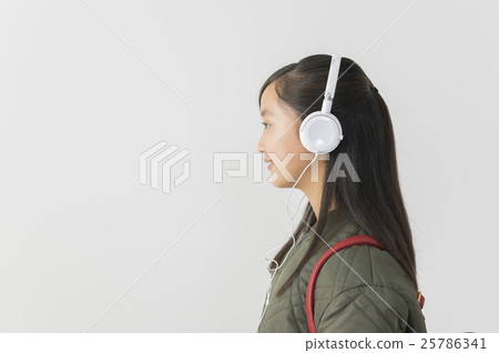 冬天圖像初中學生看音樂 25786341