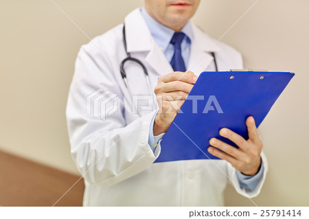 close up of doctor with clipboard at hospital 25791414