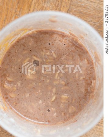 巧克力味燕麥片奶昔 巧克力味燕麥片奶昔 25792215