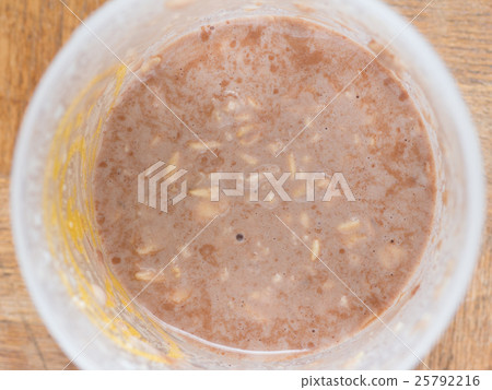 巧克力味燕麥片奶昔 巧克力味燕麥片奶昔 25792216