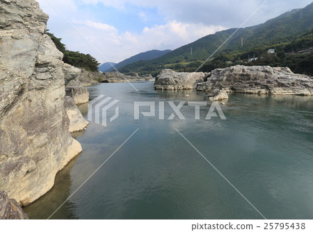 Yoshinogawa Middle Basin "Debuchi of Mino-da" (Tokima-ken Higashi Miyoshi Town) Yoshinogawa Middle Basin "Debuchi of Mino-da" (Tokima-ken Higashi Miyoshi Town) 25795438