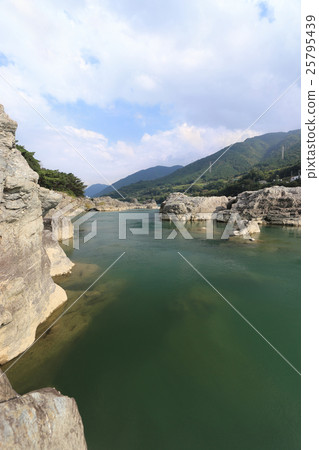Yoshinogawa Middle Basin "Debuchi of Mino-da" (Tokima-ken Higashi Miyoshi Town) 25795439