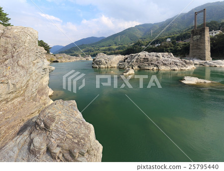 Yoshinogawa Middle Basin "Debuchi of Mino-da" (Tokima-ken Higashi Miyoshi Town) Yoshinogawa Middle Basin "Debuchi of Mino-da" (Tokima-ken Higashi Miyoshi Town) 25795440