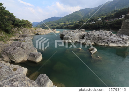 吉野川中盆地“美濃大道的德布基”（東海郡東三好町） 25795443