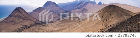 Panorama of a mountain range in the southern deser 25795745