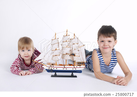 boy and girl playing with ship boy and girl playing with ship 25800717