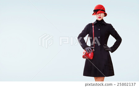Winter fashion image Hat, coat, handbag, gloves. 25802137