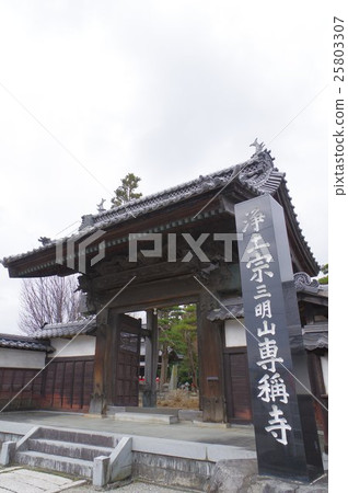 Shinshu Matsumoto寺廟Shogendo寺廟俯瞰山門Jogyo佛教寺廟七幸運神札幌山口門和立川風格的鐘樓是出色的 Shinshu Matsumoto寺廟Shogendo寺廟俯瞰山門Jogyo佛教寺廟七幸運神札幌山口門和立川風格的鐘樓是出色的 25803307