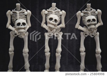 Three skeletons holding their own head Three skeletons holding their own head 25804998