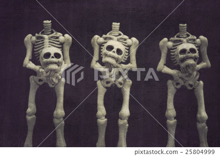 Three skeletons holding their own head Three skeletons holding their own head 25804999