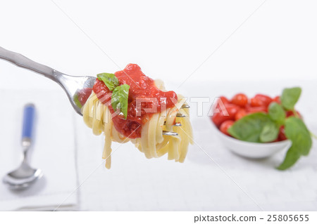 Spaghetti with Tomato Italian Sauce Spaghetti with Tomato Italian Sauce 25805655