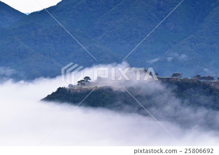 武田流動的雲彩城堡廢墟 武田流動的雲彩城堡廢墟 25806692