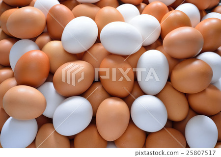 Eggs, brown and white in pile Eggs, brown and white in pile 25807517