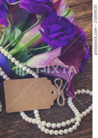 Calla lilly and eustoma flowers 25809035