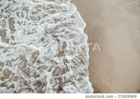 Soft wave of the sea on the sandy beach Soft wave of the sea on the sandy beach 25809969
