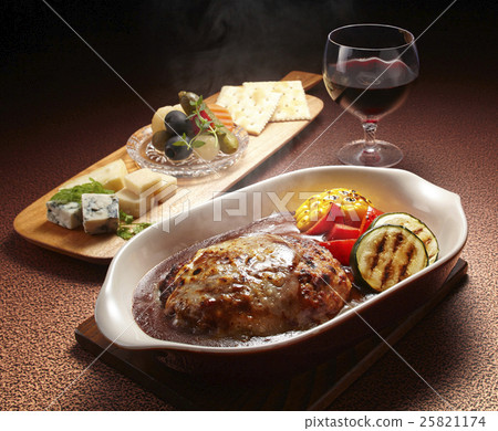 Demi hamburger steak with grilled steam Demi hamburger steak with grilled steam 25821174