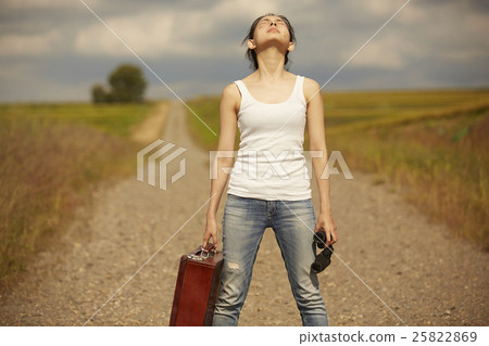 一個女人在荒野中旅行 25822869