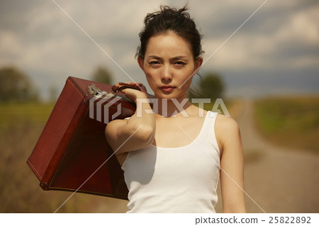 一個女人在荒野中旅行 25822892