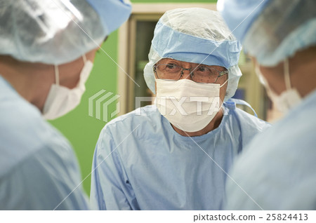 Medical surgery image 25824413