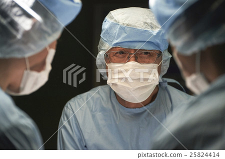 Medical surgery image 25824414